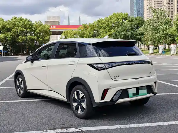 BYD Dolphin 2025