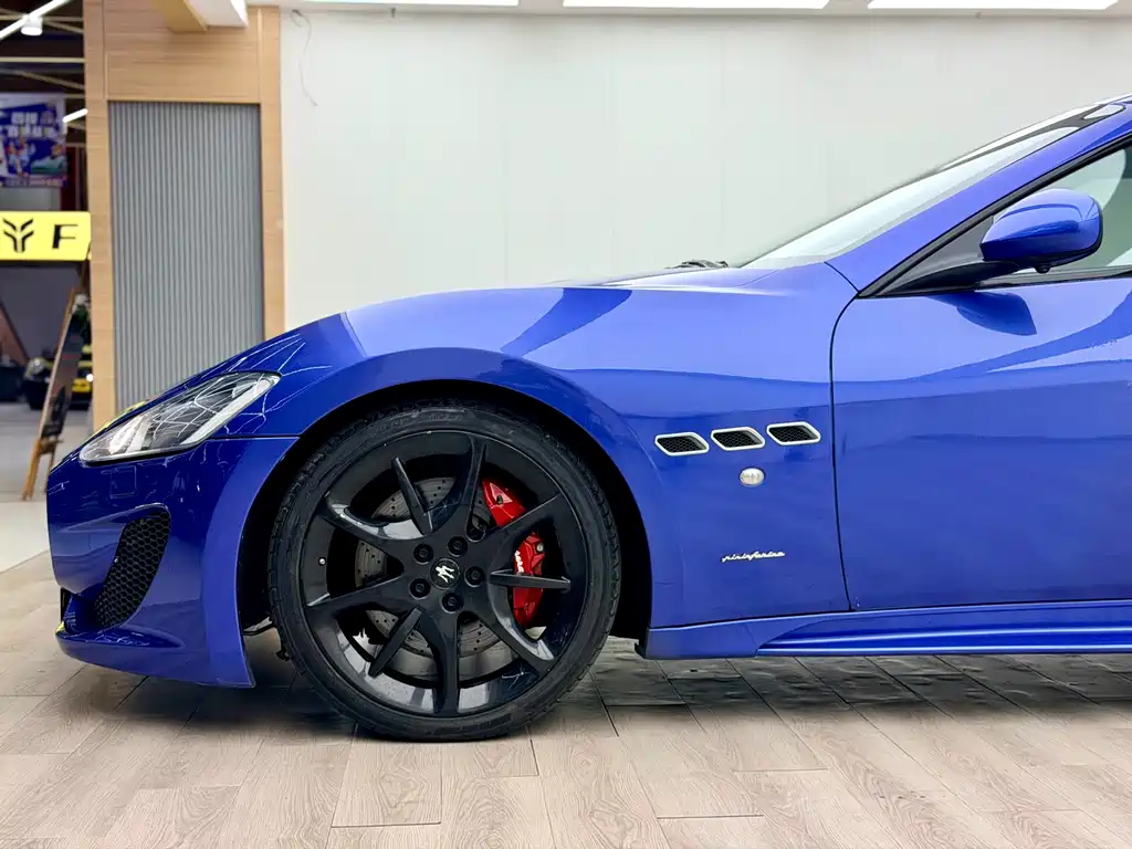 Maserati GranTurismo 2015 — фото 8