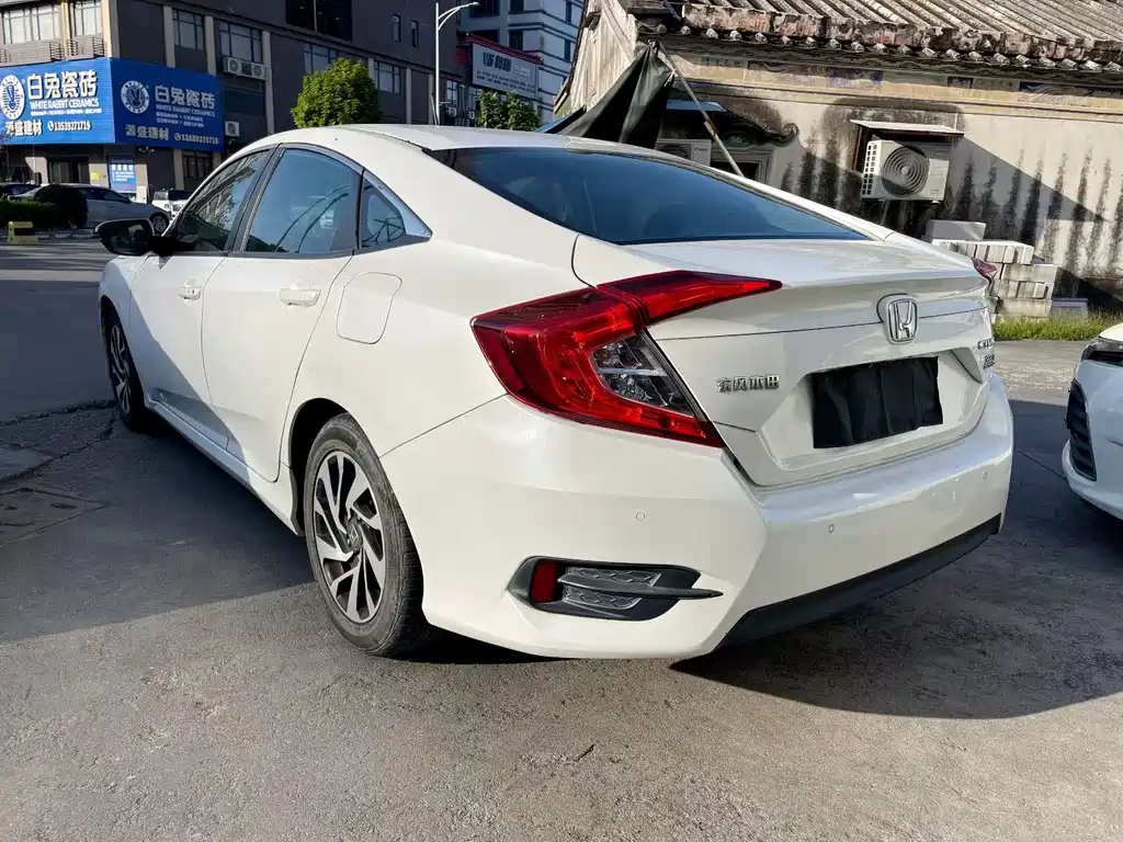 Honda Civic 2018 — фото 4