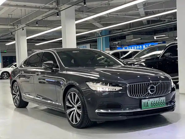 Volvo S90 Plug-In Hybrid 2022