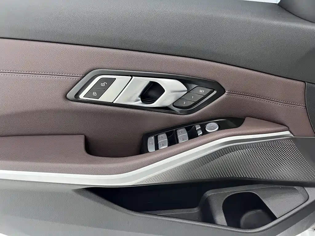 BMW 3 Series 2023 — фото 18