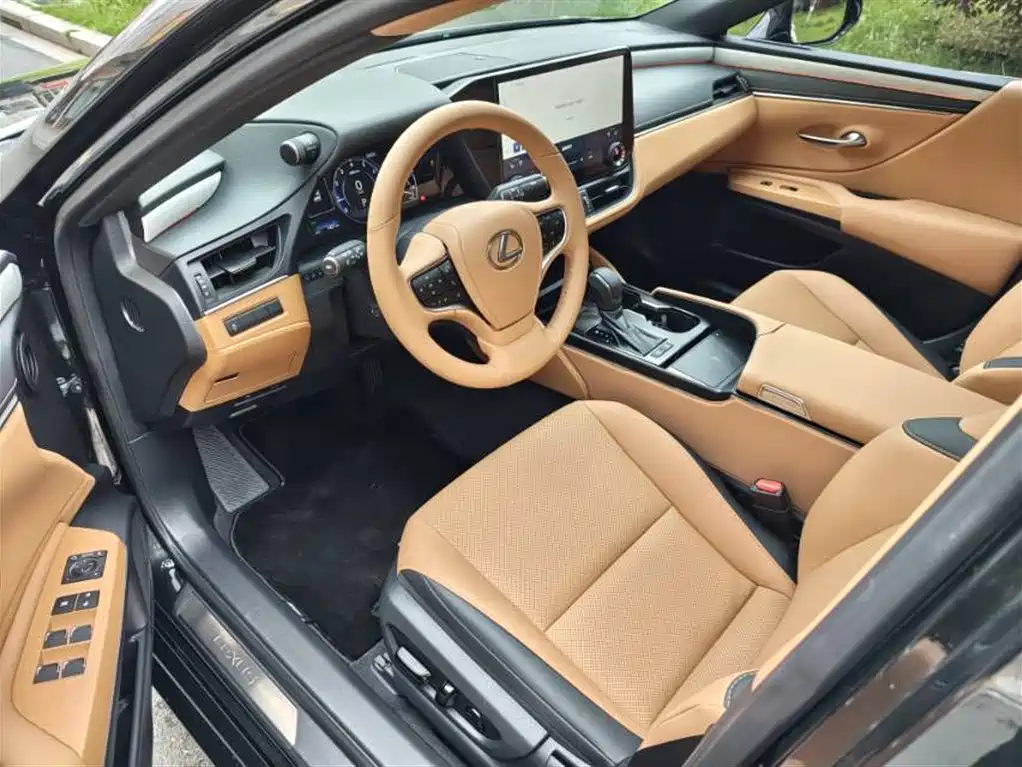 Lexus ES 2026