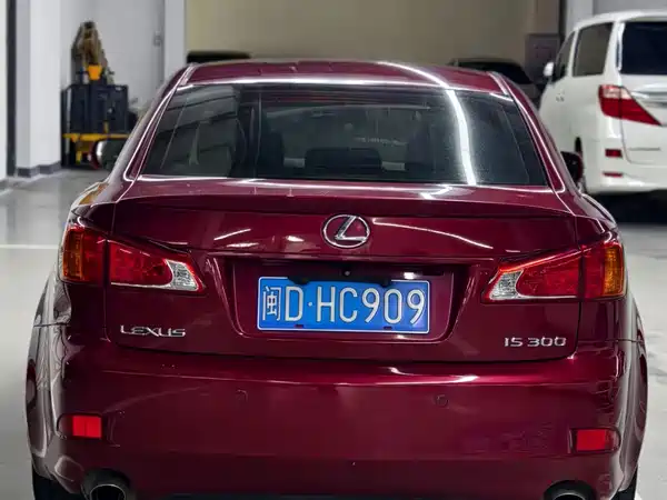 Lexus IS 2010