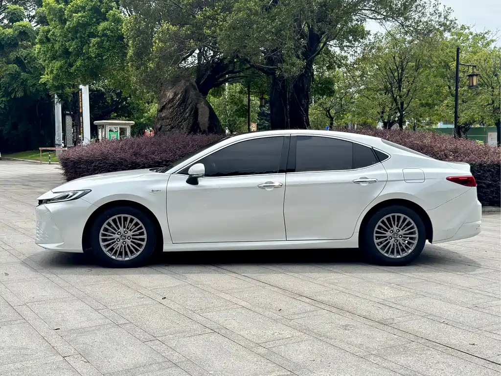 Toyota Camry 2024 — фото 4