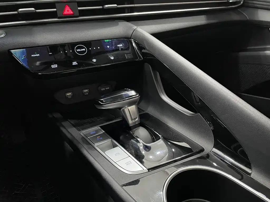 Hyundai Elantra 2022
