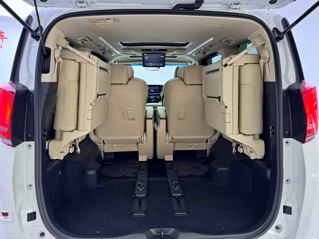 Toyota Alphard 2022 — фото 12