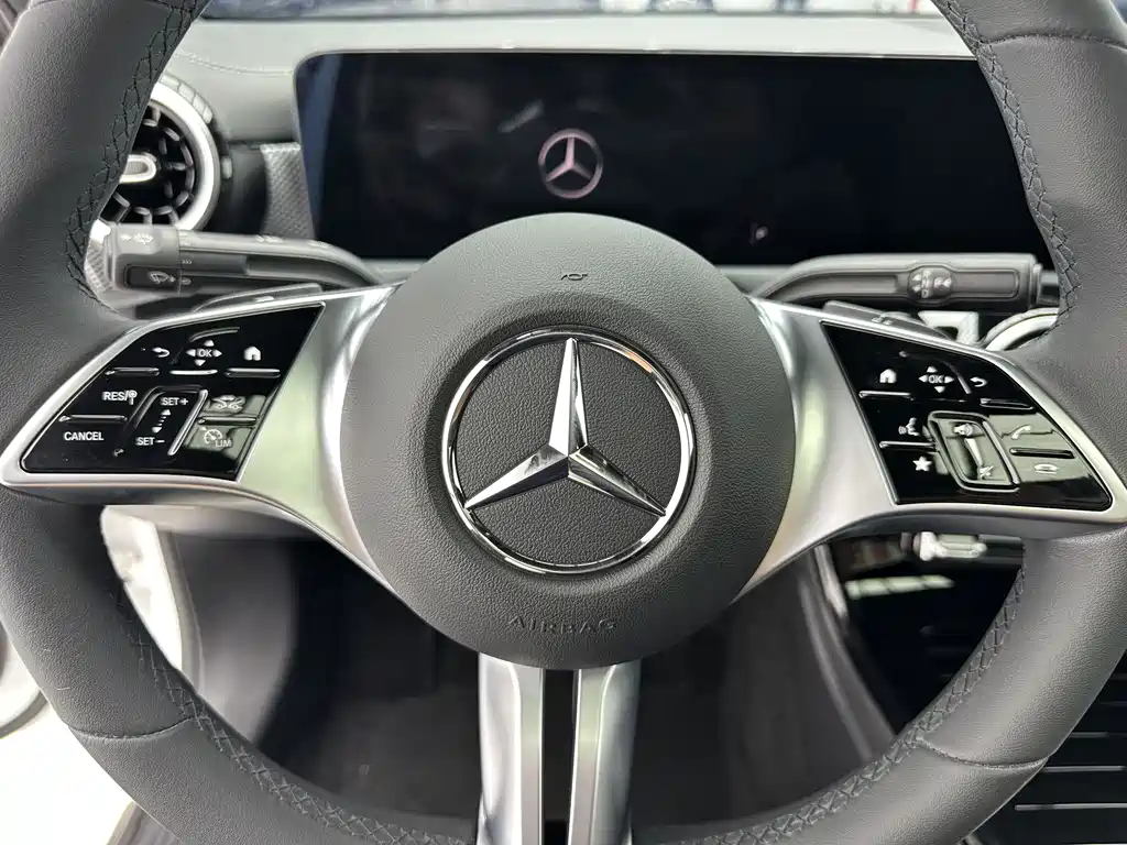 Mercedes-Benz A-Class 2023 — фото 14