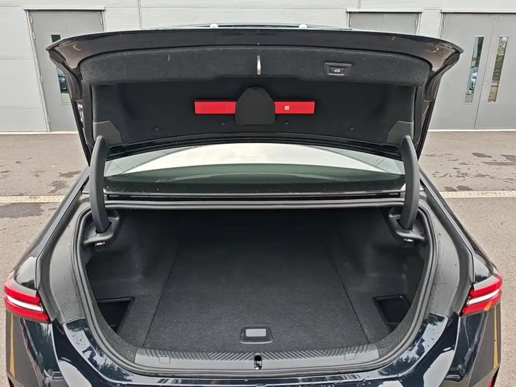 BMW i5 2025 — фото 14