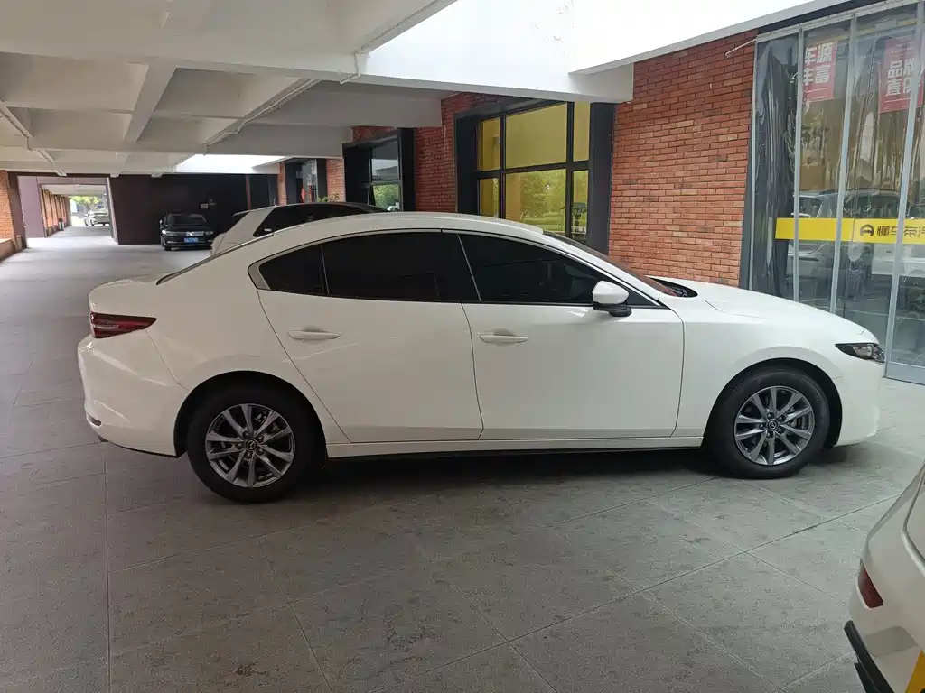 Mazda 3 Axela 2022
