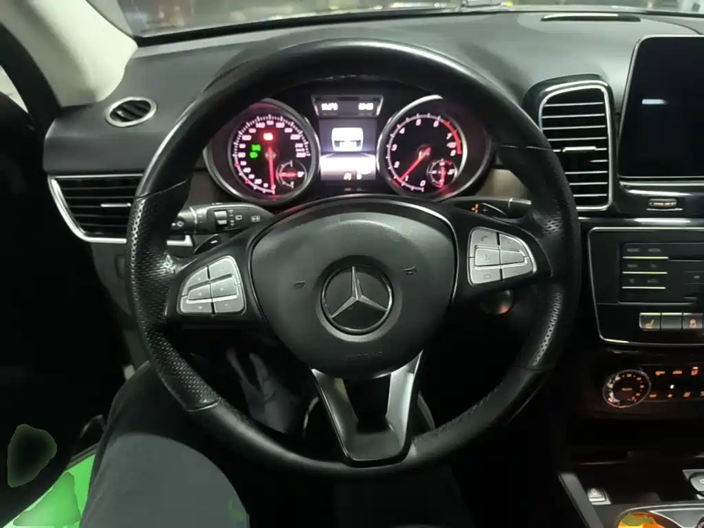 Mercedes-Benz GLE 2016 — фото 11