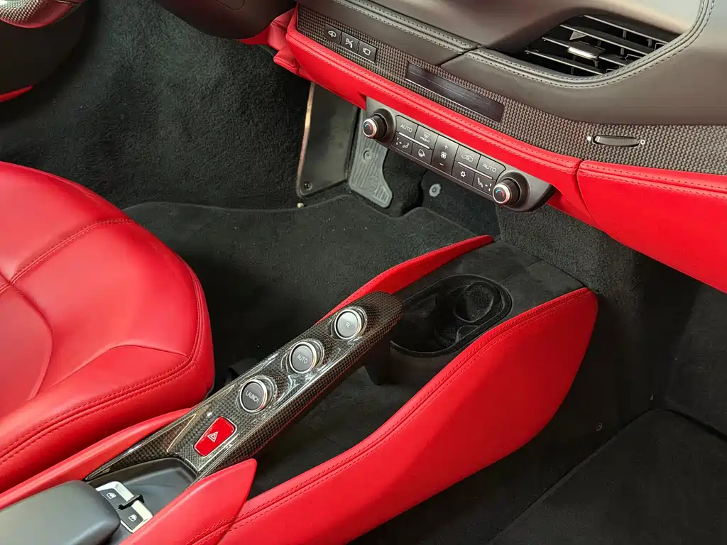 Ferrari F8 2021 — фото 7