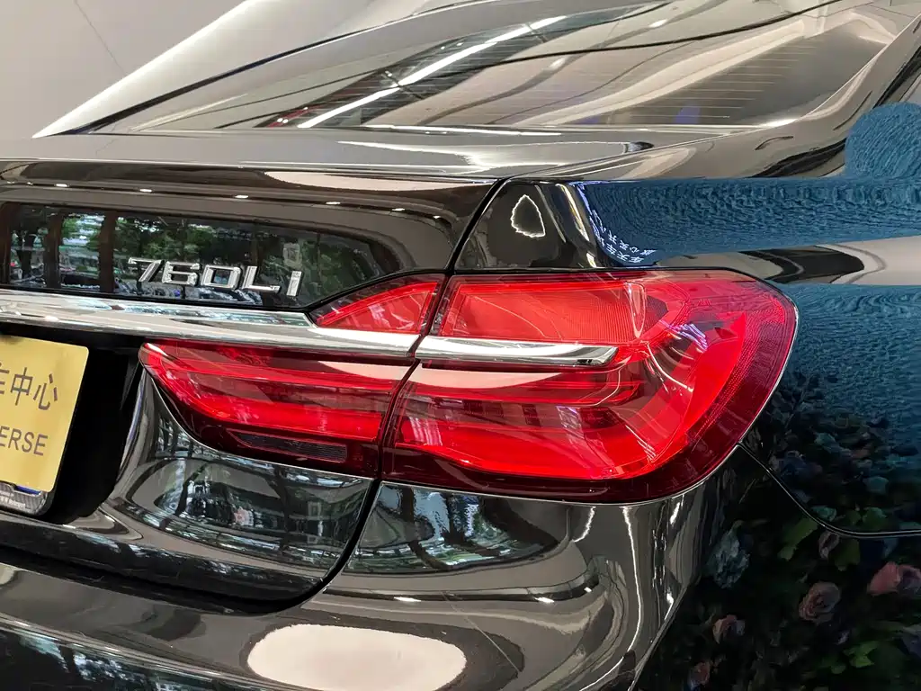 BMW 7 Series 2018 — фото 16