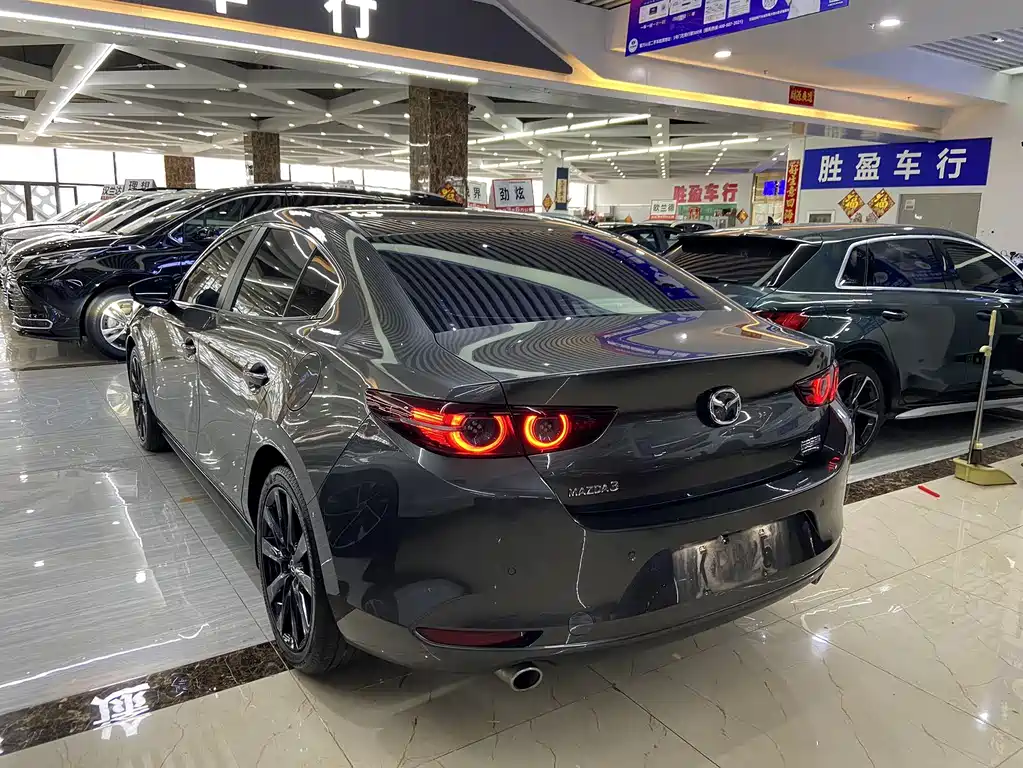 Mazda 3 Axela 2023
