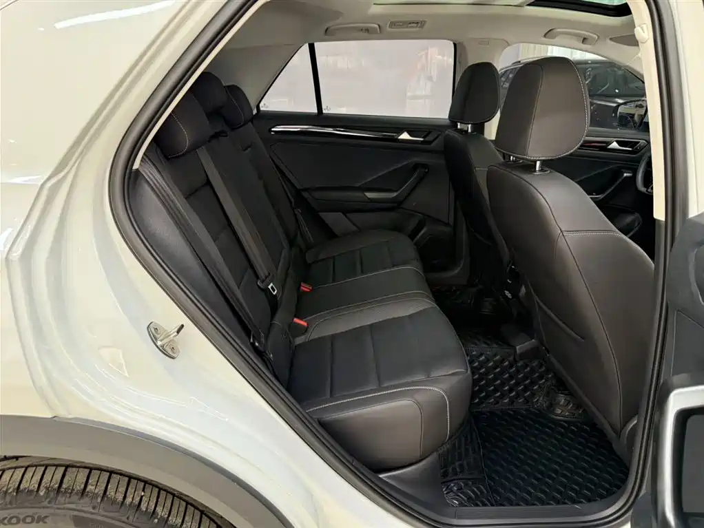 Volkswagen T-Roc 2023 — фото 22