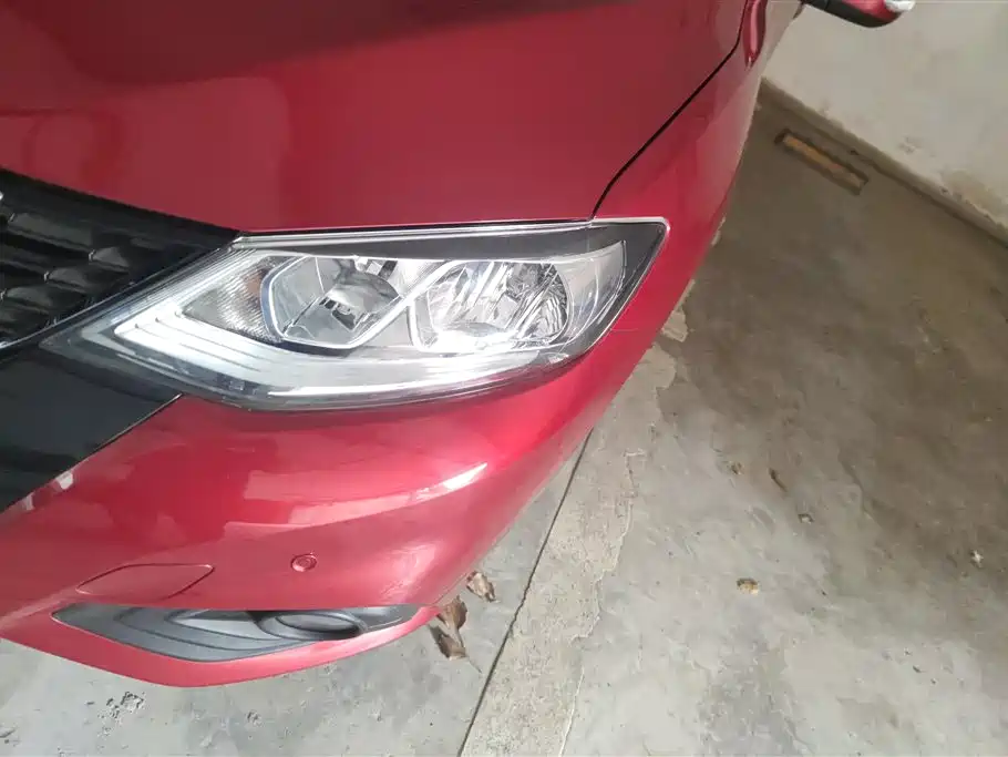 Nissan Tiida 2017