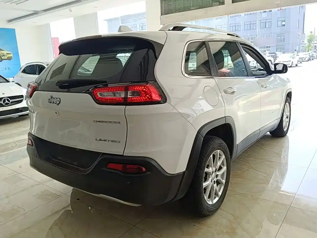 Jeep Cherokee 2018 — фото 7