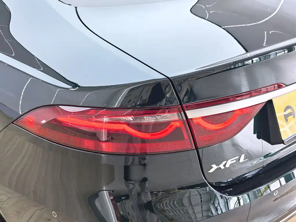 Jaguar XFL 2025 — фото 15