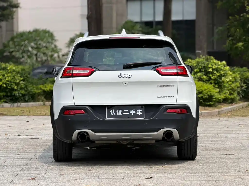 Jeep Cherokee 2018 — фото 18