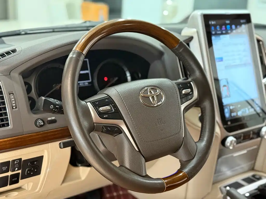 Toyota Land Cruiser 2018 — фото 4