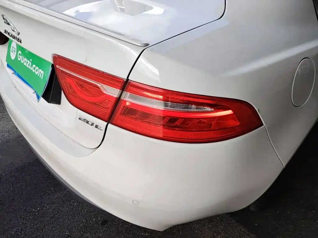Jaguar XE 2015 — фото 8