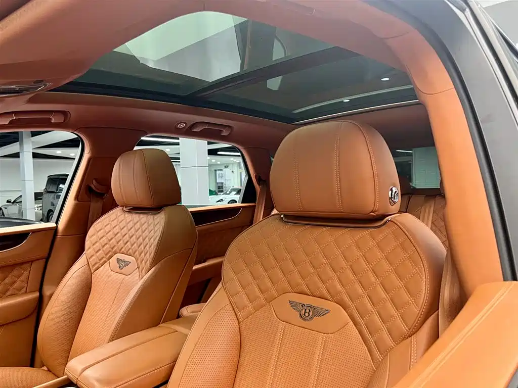 Bentley Bentayga 2021 — фото 15