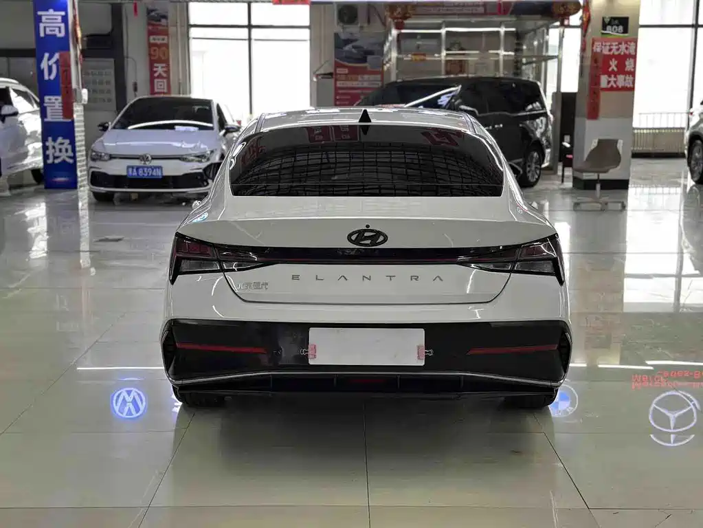 Hyundai Elantra 2023 — фото 9