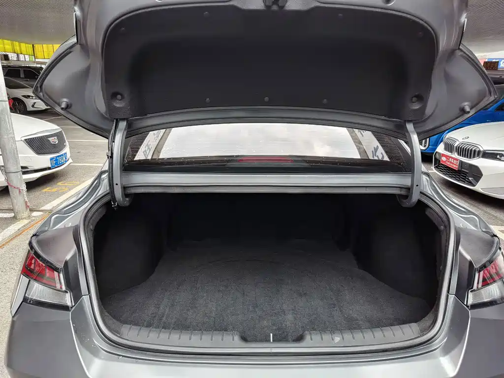 Hyundai Elantra 2023 — фото 16
