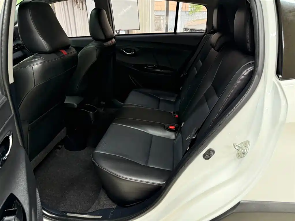 Toyota Yaris L 2022 — фото 18