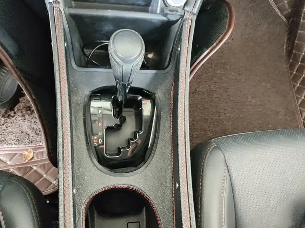 Toyota Yaris L 2020 — фото 14