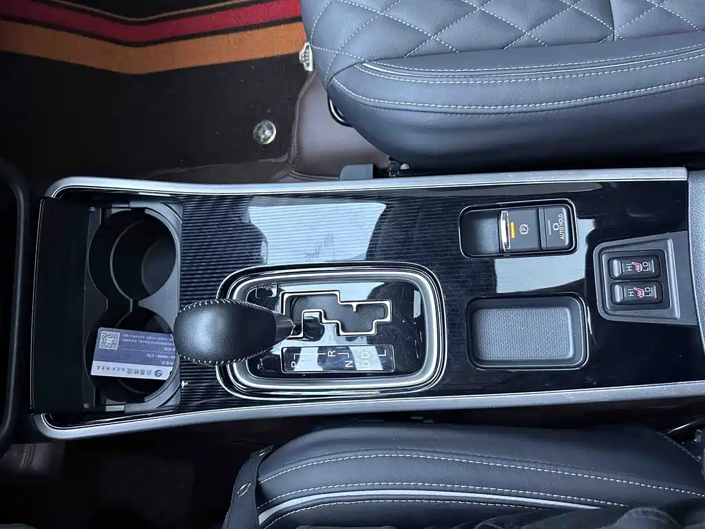 Mitsubishi Outlander 2023 — фото 17