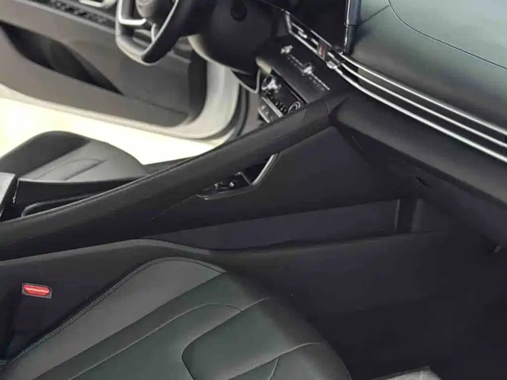 Hyundai Elantra 2023 — фото 12