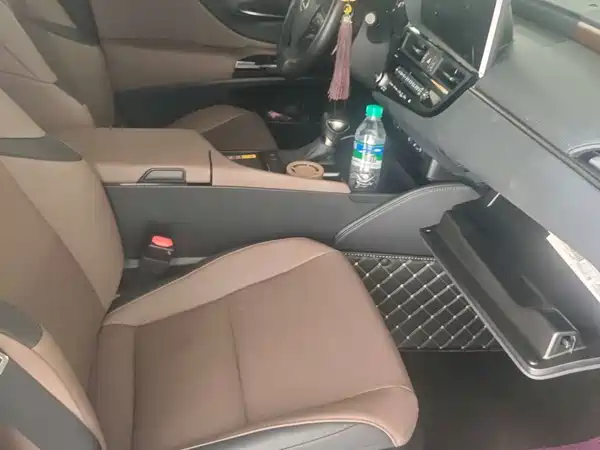 Lexus ES 2024