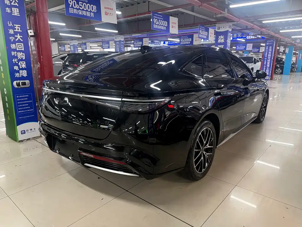 BYD Seal 07 DM-i 2025 — фото 6