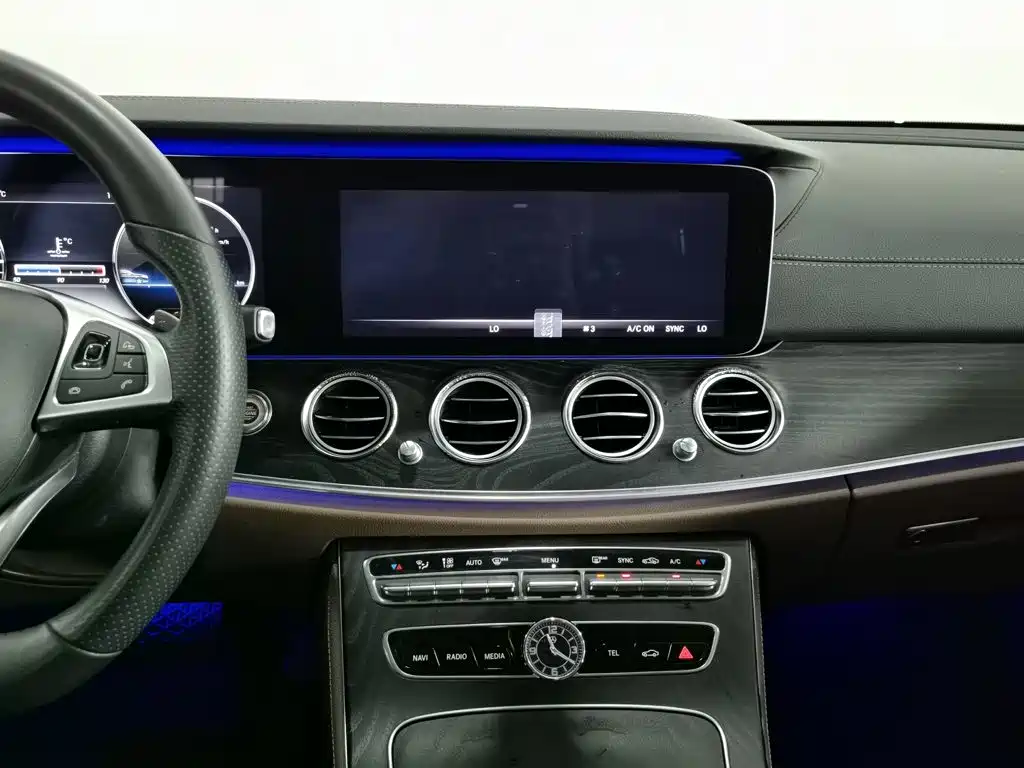 Mercedes-Benz E-Class 2018 — фото 12
