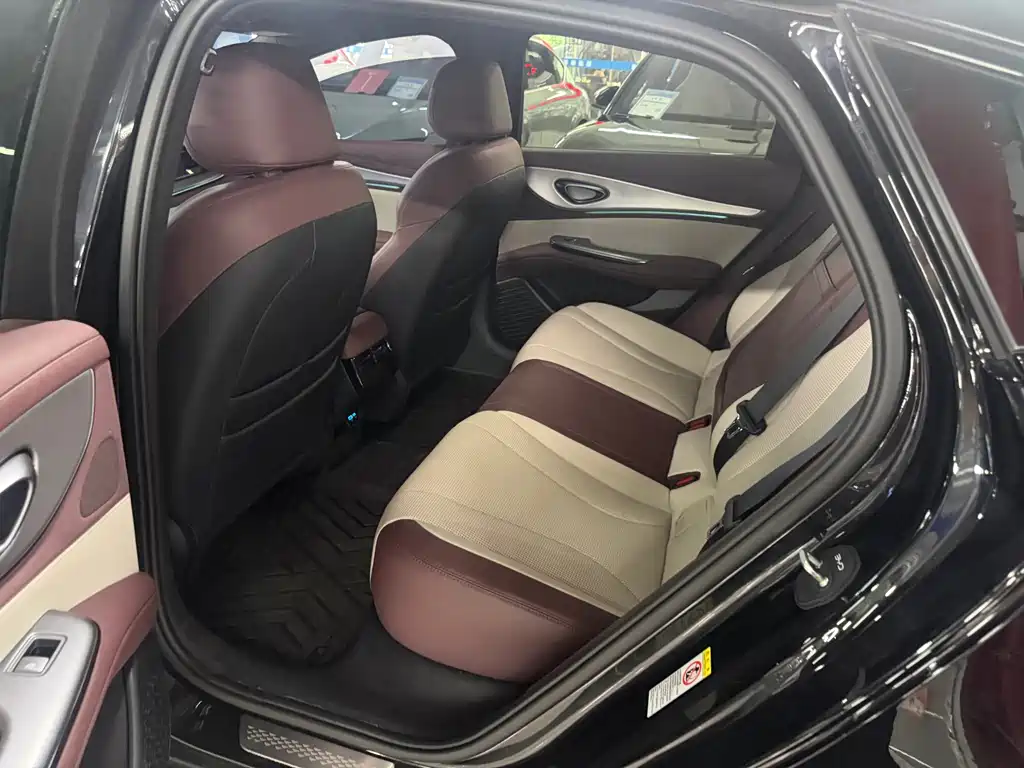 BYD Seal 07 DM-i 2025 — фото 9