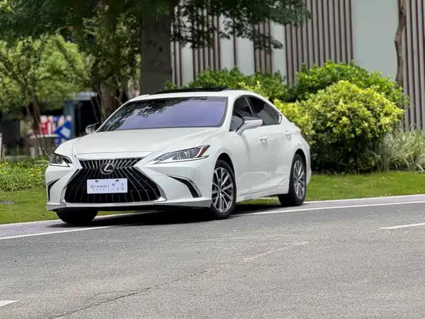 Lexus ES 2024