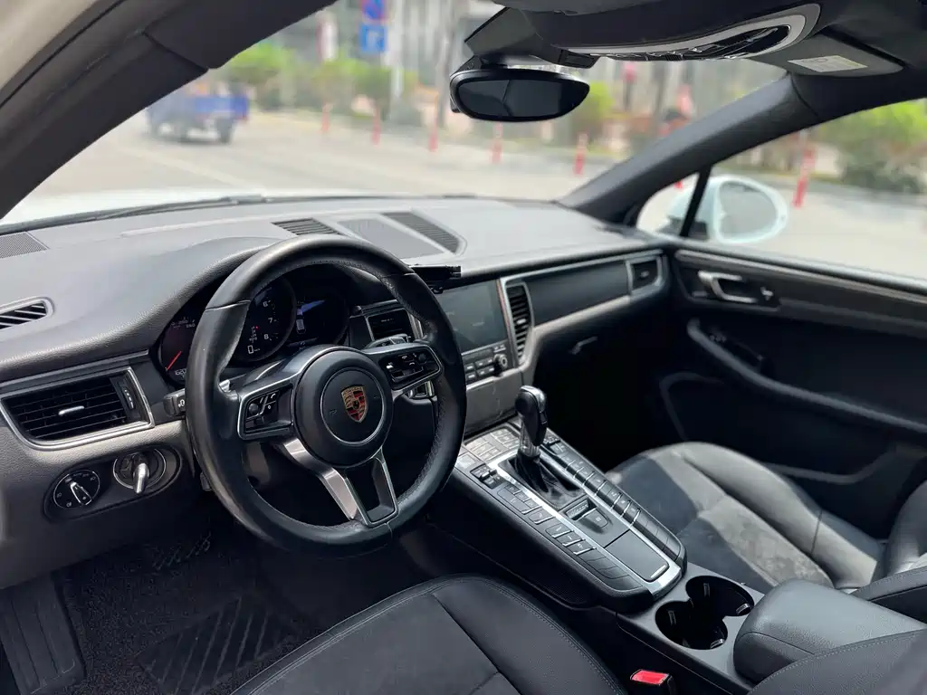 Porsche Macan 2017 — фото 20
