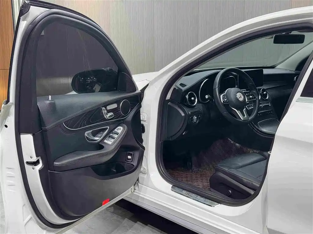 Mercedes-Benz C-Class 2019 — фото 4