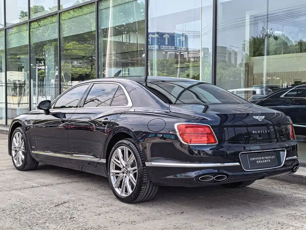 Bentley Flying Spur Plug-In Hybrid 2022 — фото 4