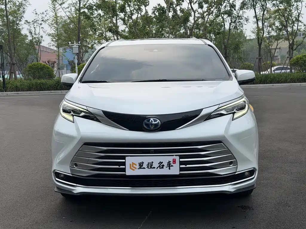 Toyota Sienna 2022 — фото 2