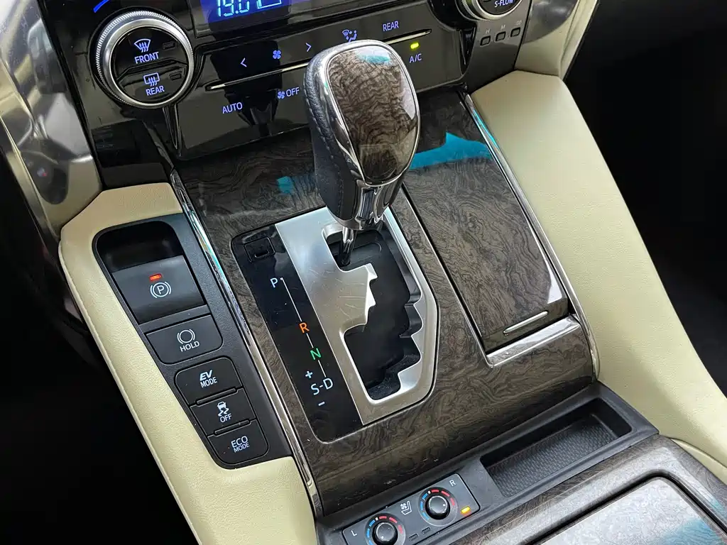 Toyota Alphard 2020 — фото 10