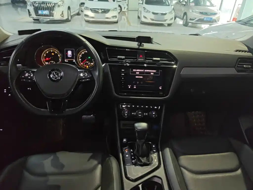Volkswagen Tiguan L 2020 — фото 10