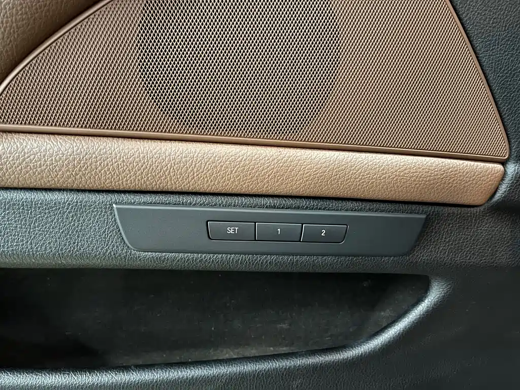 BMW 5 Series 2016 — фото 11