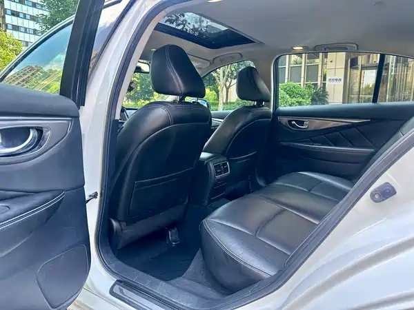 Infiniti Q50L 2015
