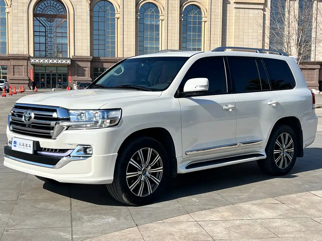 Toyota Land Cruiser 2018 — фото 1