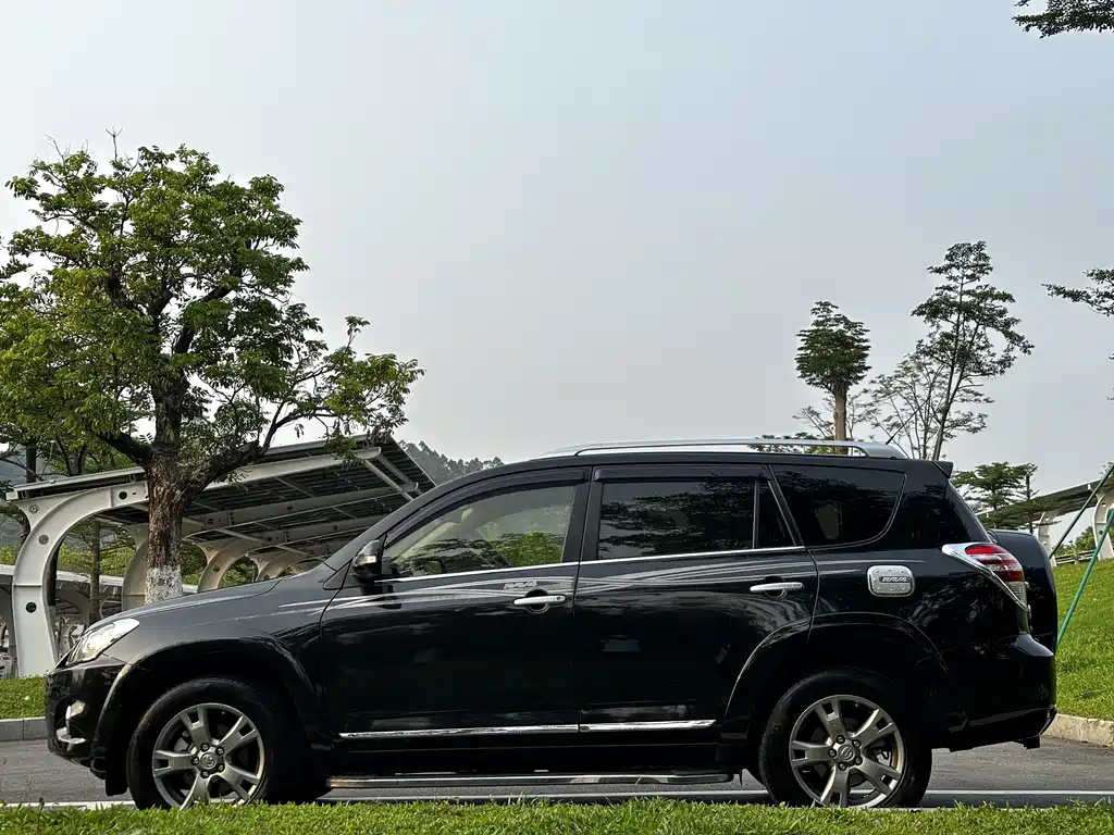 Toyota RAV4 2012 — фото 4