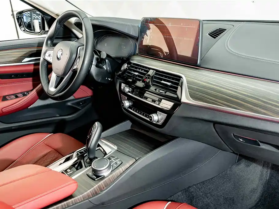 BMW 5 Series 2021 — фото 17
