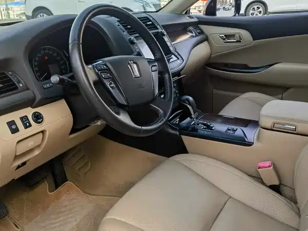 Toyota Crown 2010