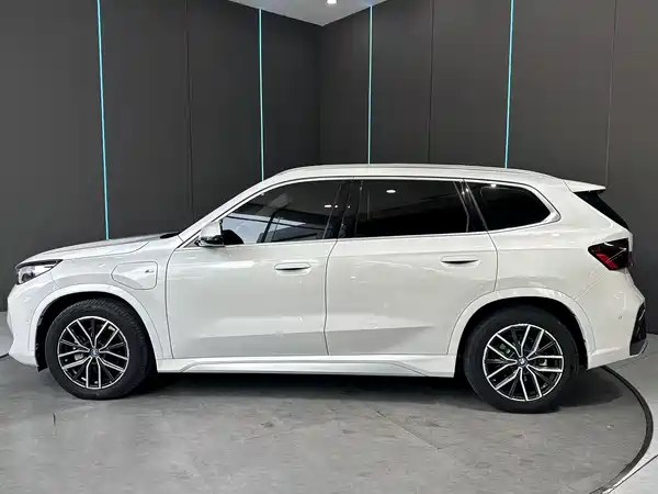 BMW iX1 2024