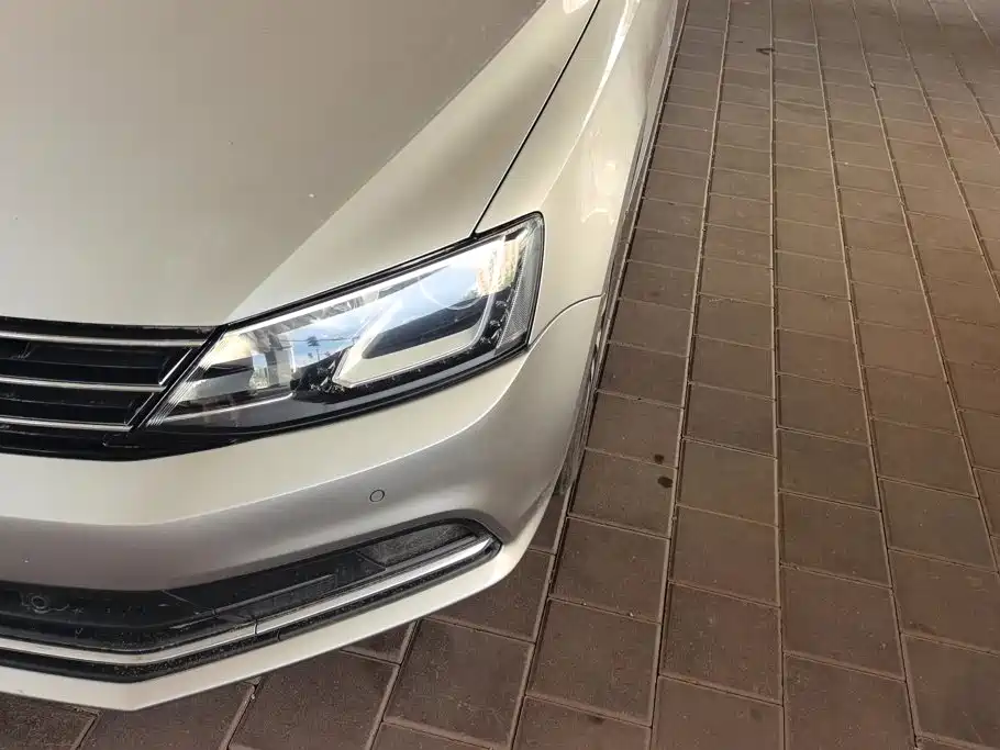 Volkswagen Sagitar 2016